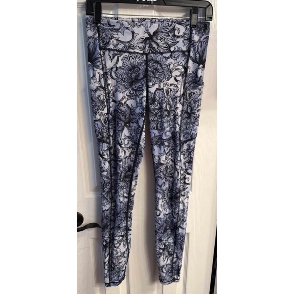 Lululemon leggings size 6